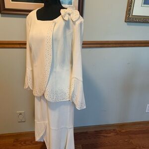 Dorinda Clark-Cole, 2piece knit skirt and jacket in Ivory, Size 14